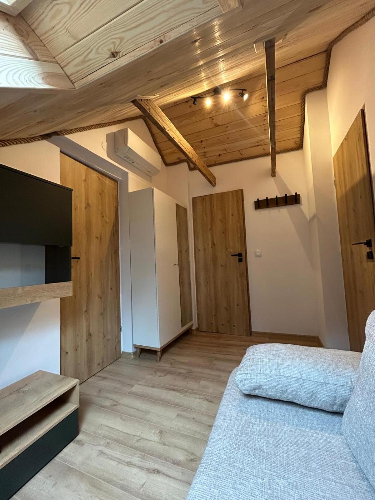 Poloninka Hotel Ustrzyki Gorne Ngoại thất bức ảnh