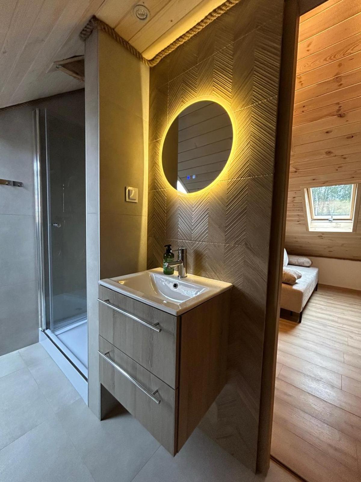 Poloninka Hotel Ustrzyki Gorne Ngoại thất bức ảnh