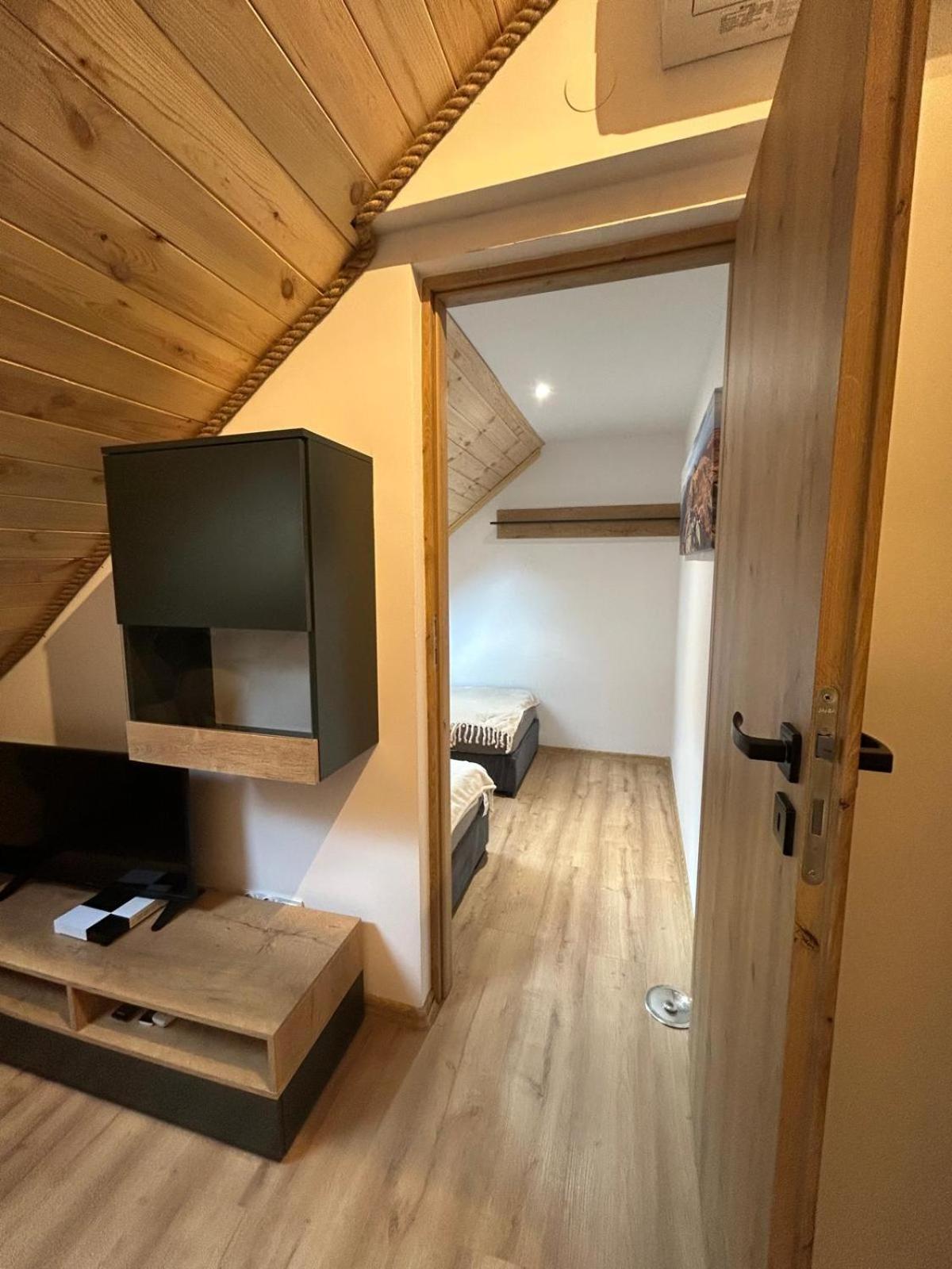 Poloninka Hotel Ustrzyki Gorne Ngoại thất bức ảnh